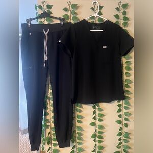FIGS Black Scrub Set - Catarina One Pocket S Top / S Tall Joggers